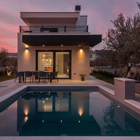 Villa M Premantura Exterior photo